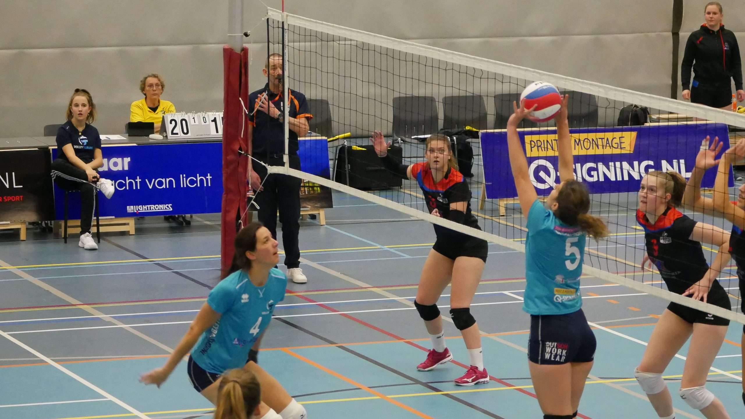 Volley Tilburg dames 1 krikt het zelfvertrouwen op: 3-0 winst